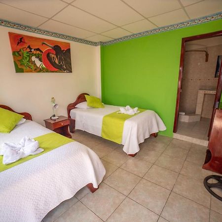Hostal Gladismar Puerto Villamil Exteriör bild