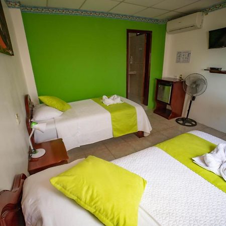 Hostal Gladismar Puerto Villamil Exteriör bild