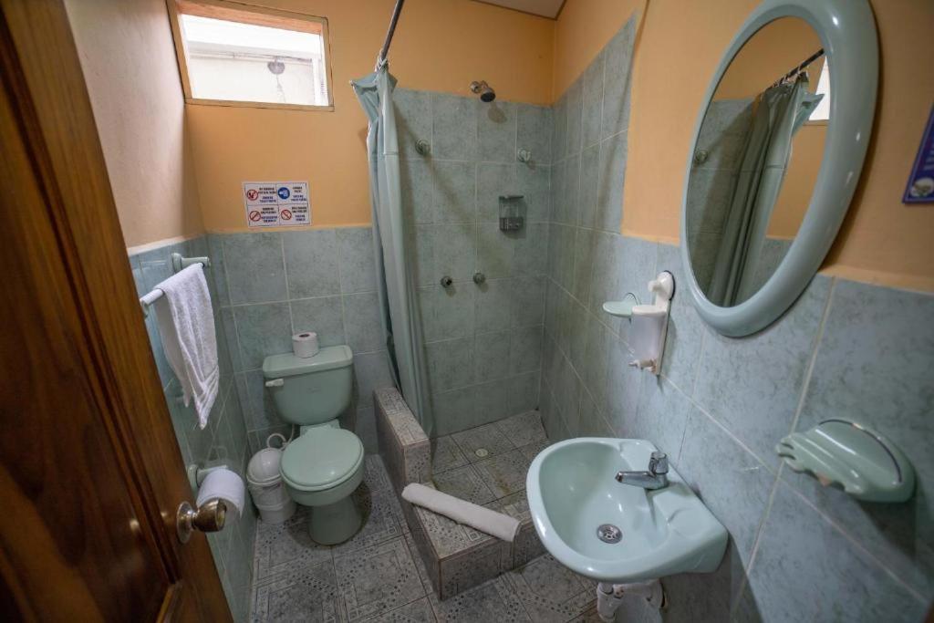 Hostal Gladismar Puerto Villamil Rum bild
