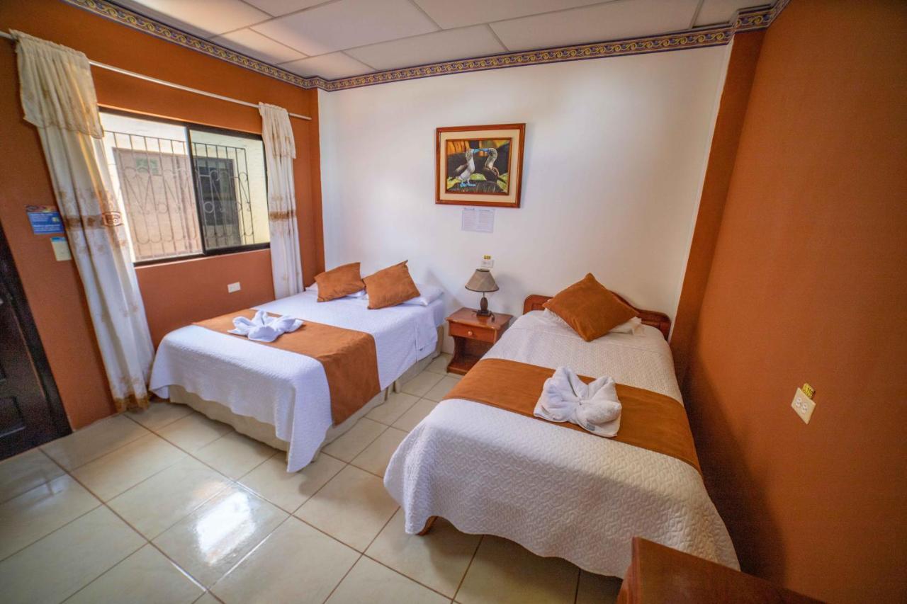 Hostal Gladismar Puerto Villamil Exteriör bild