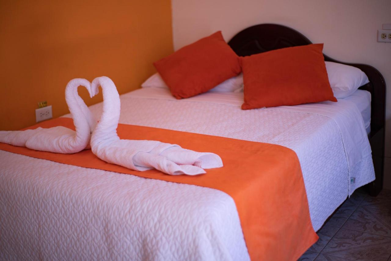 Hostal Gladismar Puerto Villamil Exteriör bild