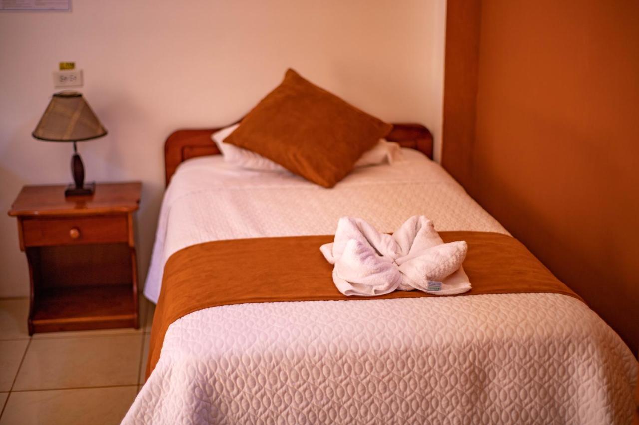 Hostal Gladismar Puerto Villamil Exteriör bild