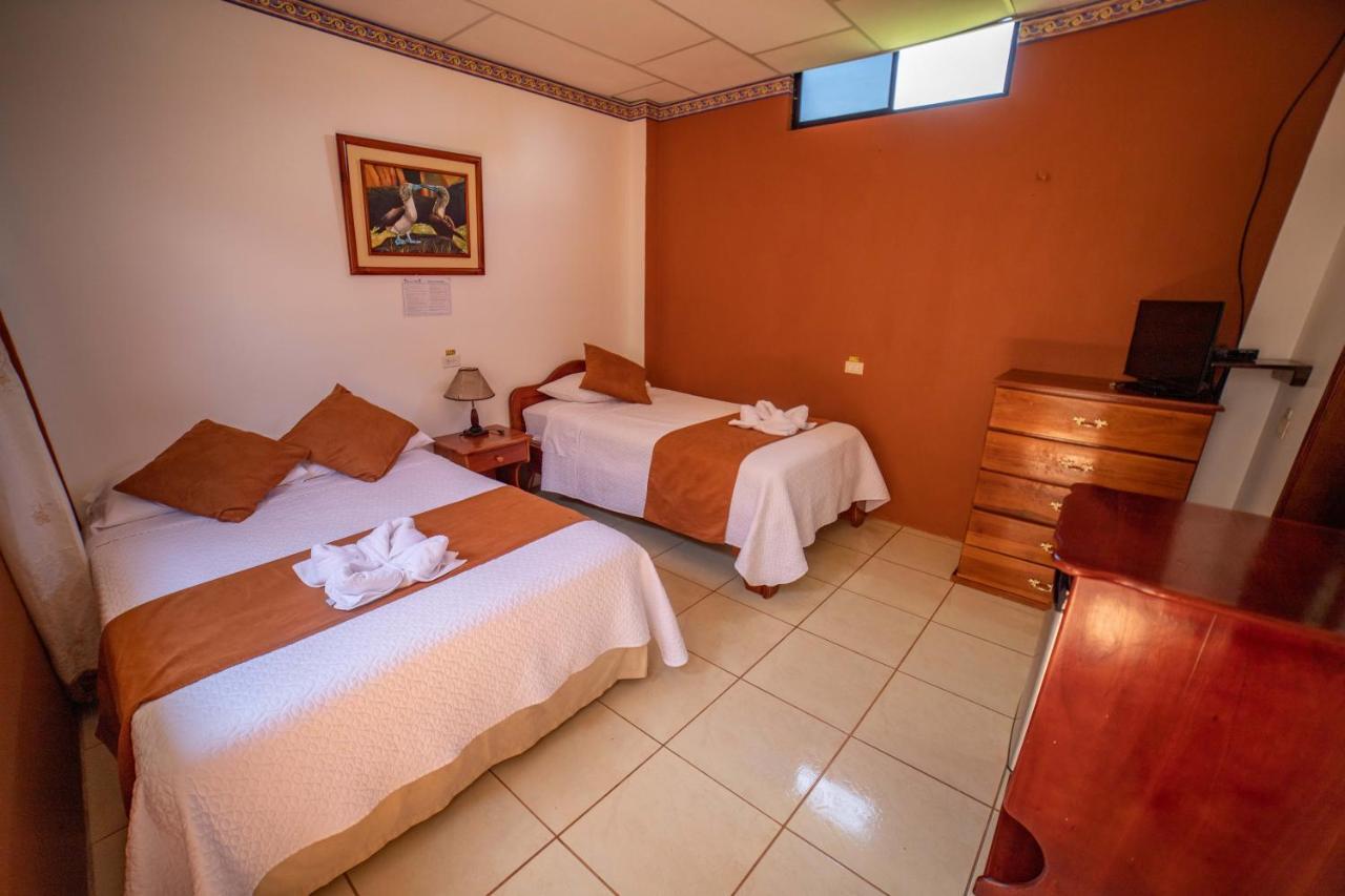 Hostal Gladismar Puerto Villamil Exteriör bild