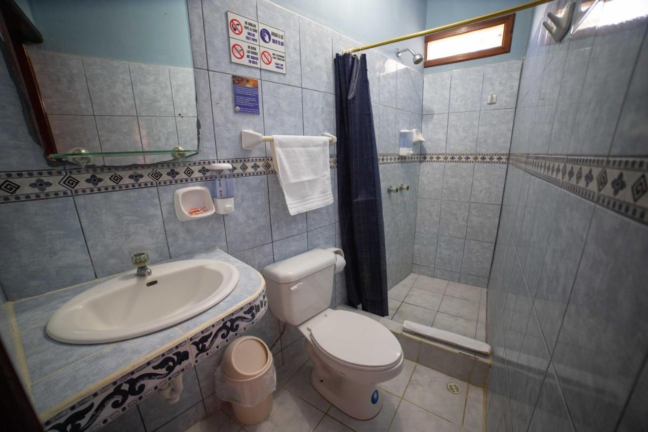 Hostal Gladismar Puerto Villamil Exteriör bild