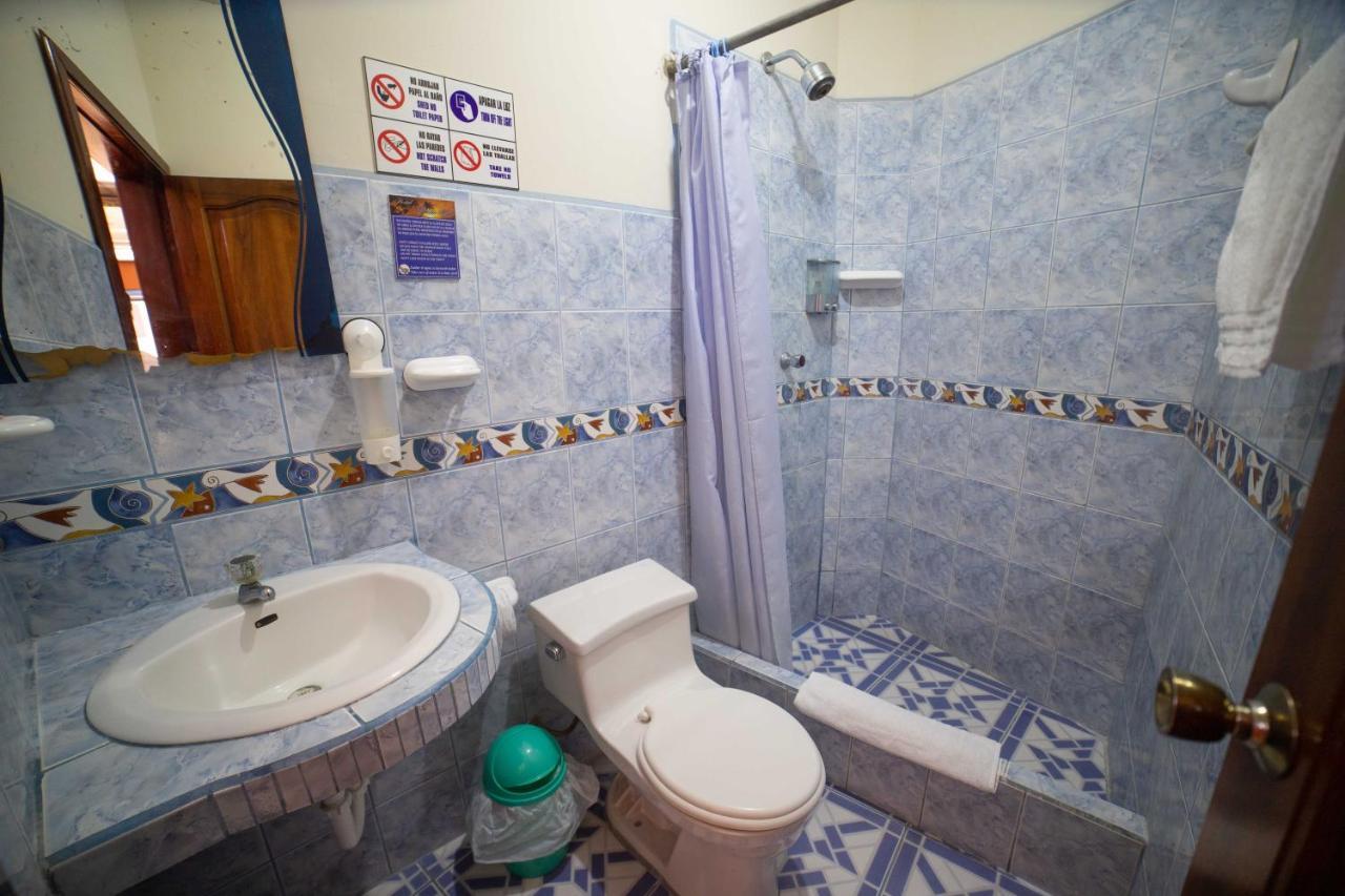 Hostal Gladismar Puerto Villamil Exteriör bild