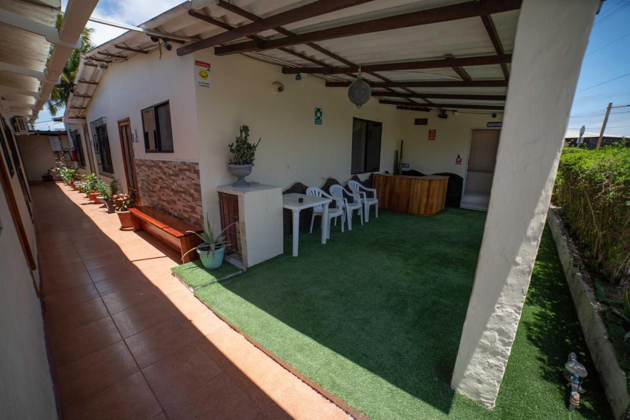 Hostal Gladismar Puerto Villamil Exteriör bild