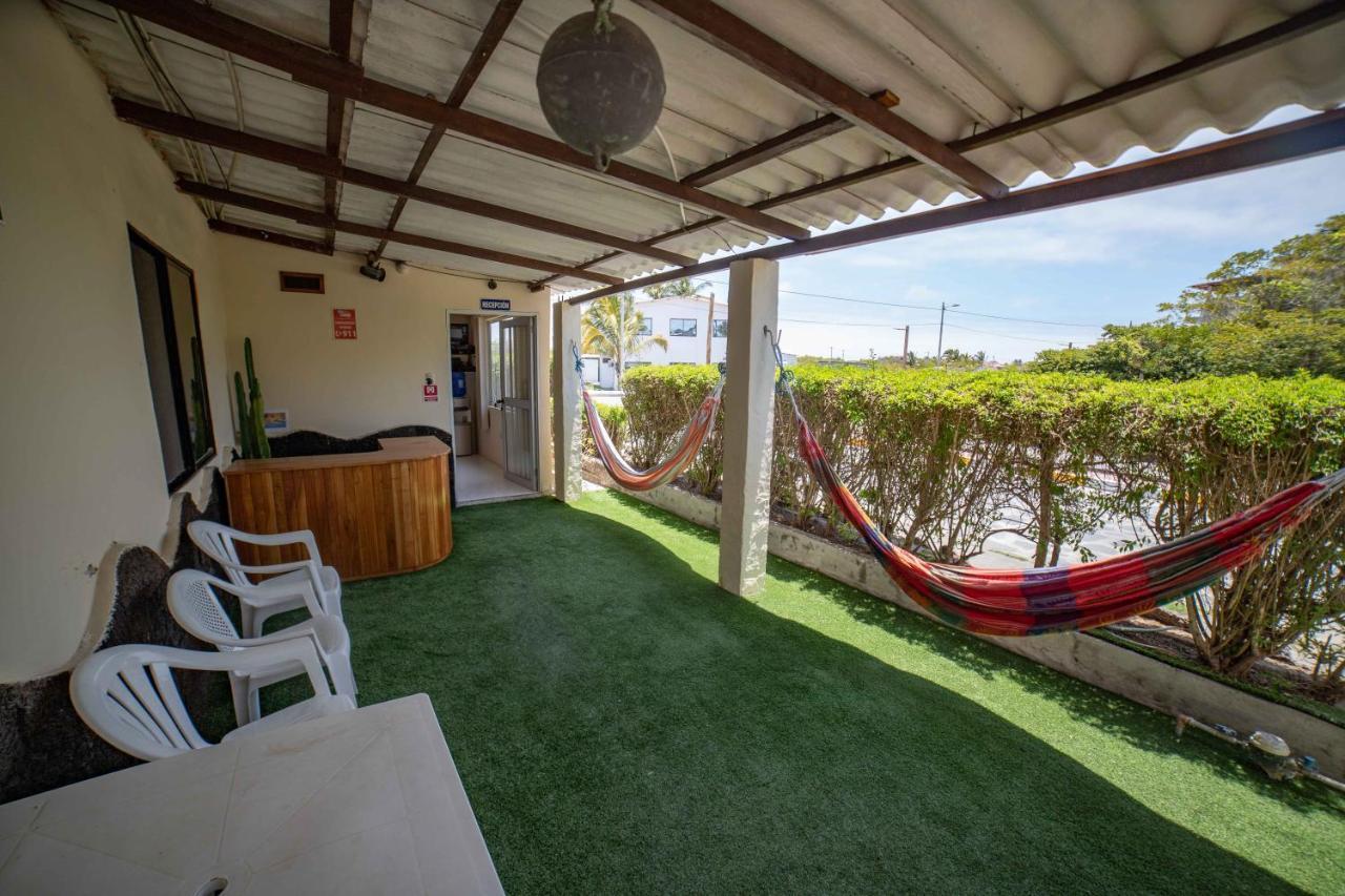 Hostal Gladismar Puerto Villamil Exteriör bild