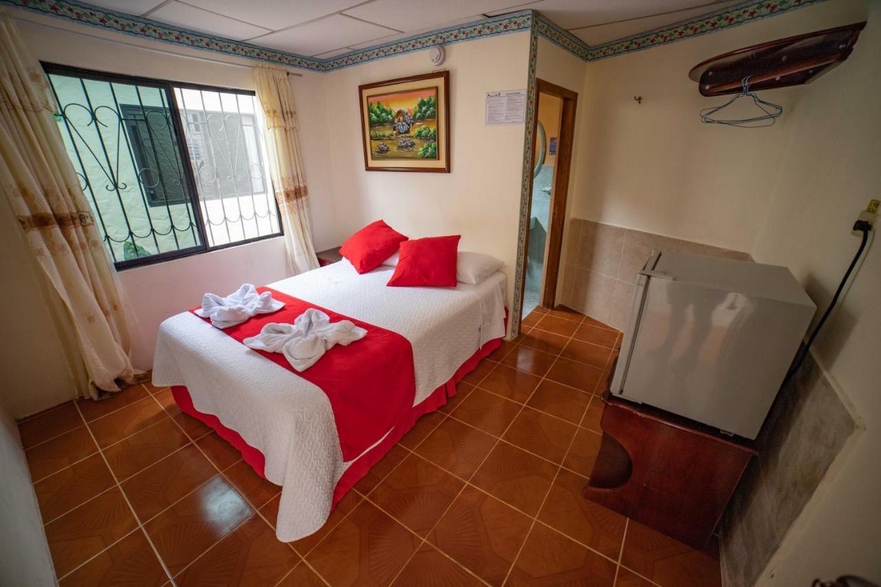 Hostal Gladismar Puerto Villamil Exteriör bild